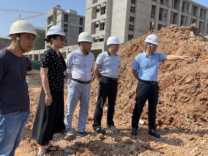 中心领导周向民、刘明宇前往地基所检测现场视察工作image001.jpg
