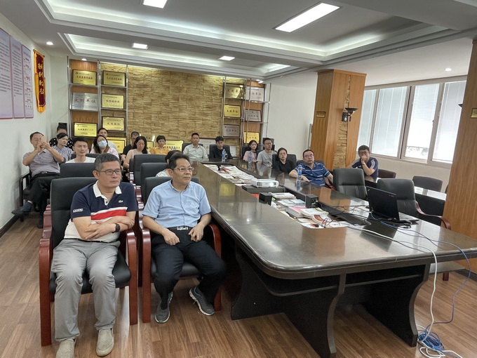 我中心组织收听收看“烈士纪念日向人民英雄敬献花篮仪式”image001.jpg